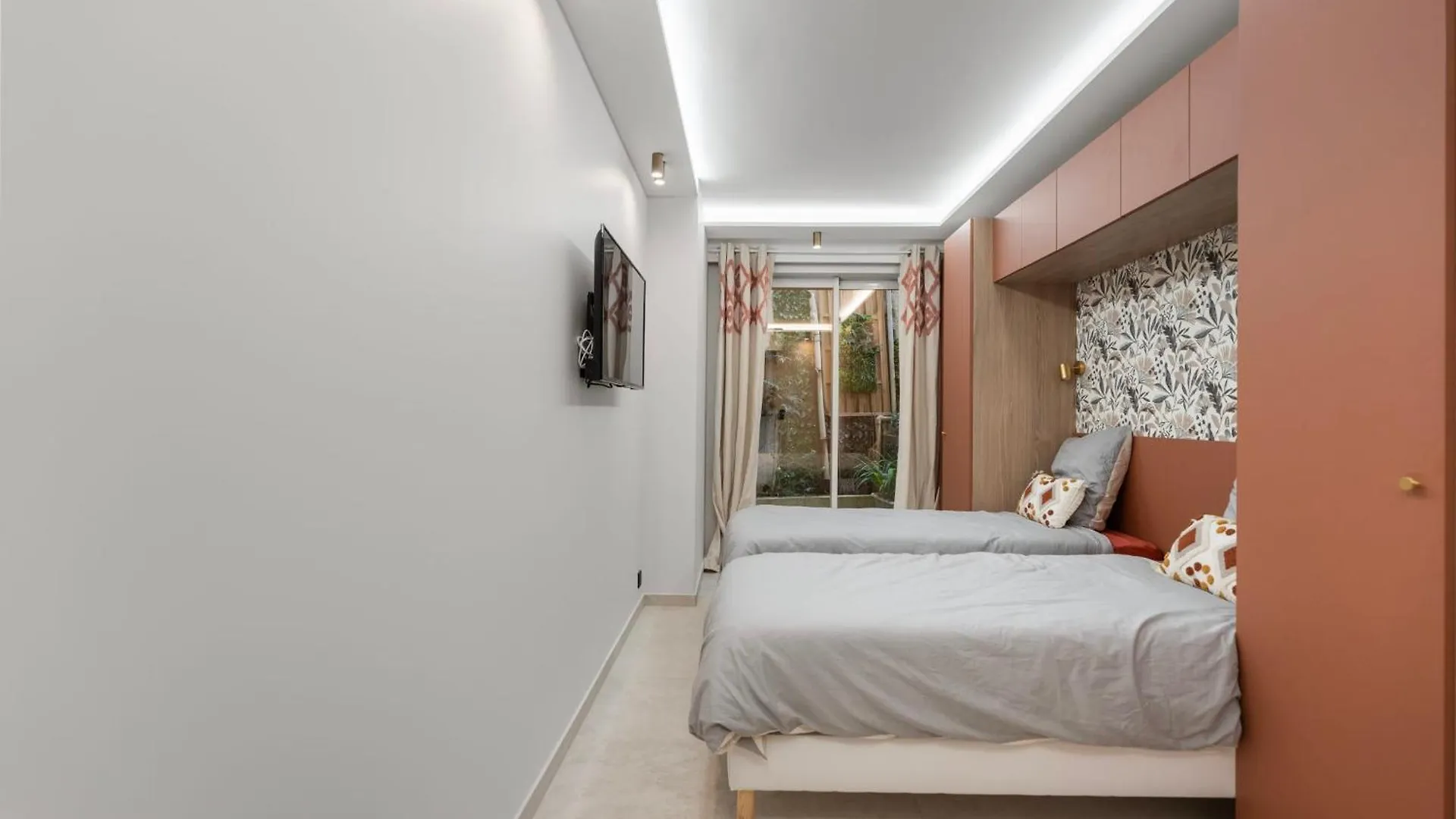Apartment Luxueux Appartement Avec Jardin Suspendu Vue Mer 10 Min Du Palais Cannes France