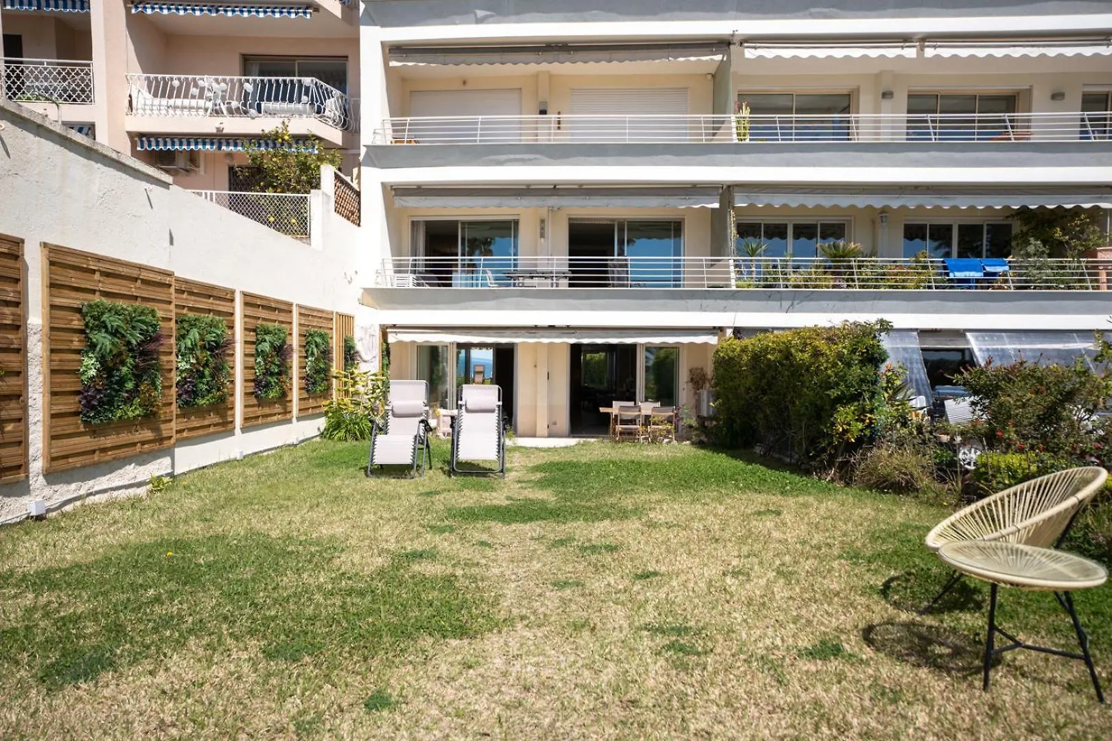 Luxueux Appartement Avec Jardin Suspendu Vue Mer 10 Min Du Palais Cannes 0*,  France