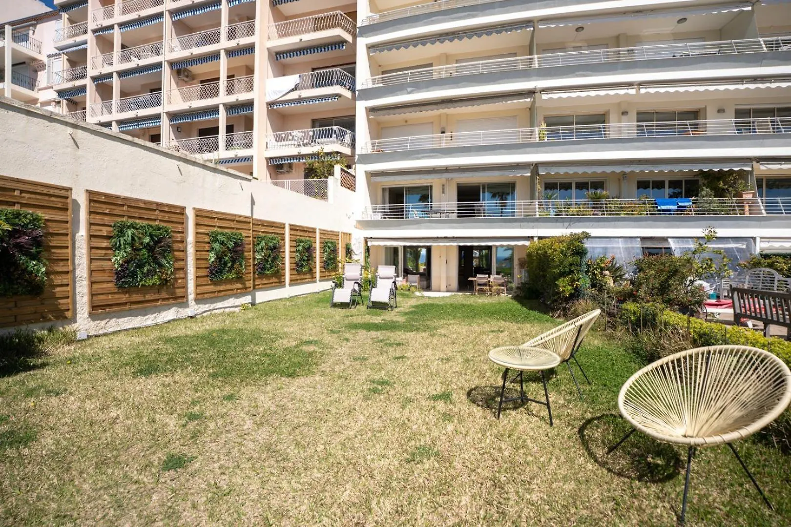 Apartment Luxueux Appartement Avec Jardin Suspendu Vue Mer 10 Min Du Palais Cannes France