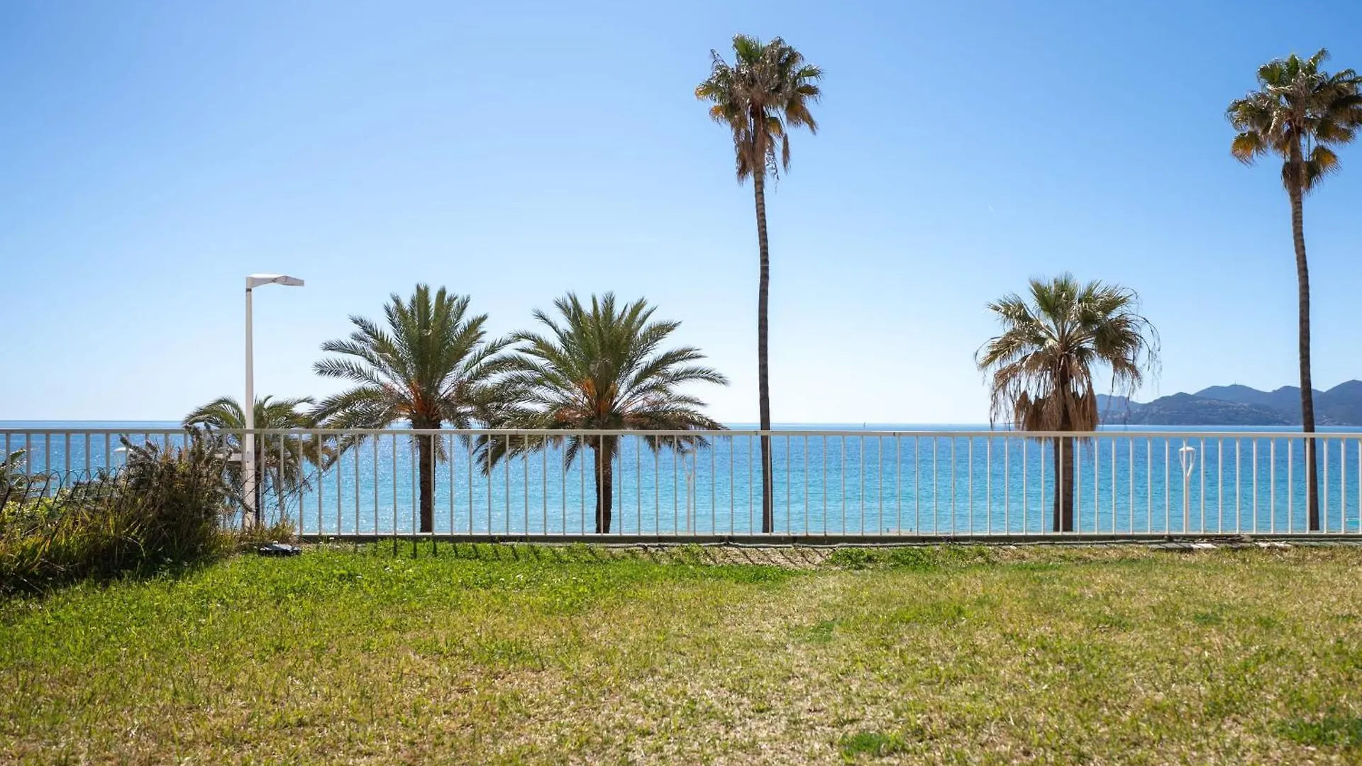 Luxueux Appartement Avec Jardin Suspendu Vue Mer 10 Min Du Palais Cannes 0*,  France